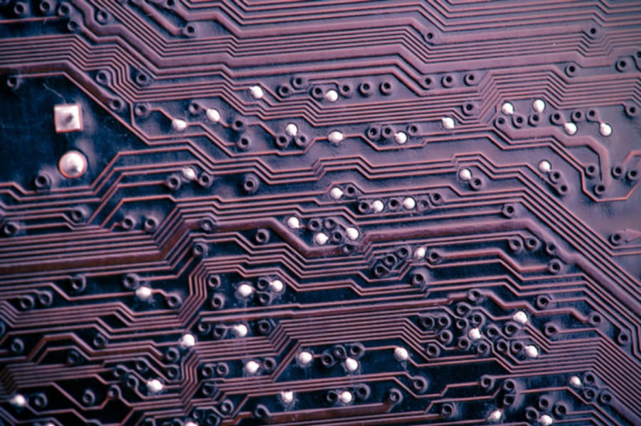 多層PCB鋪銅，多層PCB的最外層一般是什么？？